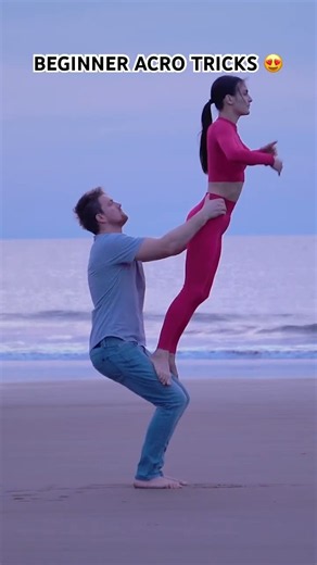 EASY ACRO TRICKS 💪🏽 #shorts #acrobatics #acrobats #beginner #fun #tricks #viralvideos