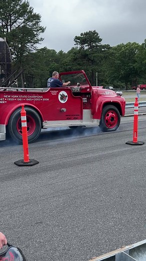 🔥Wolves warming up the tires and brakes on the original 1956 Ford F500🔥 #ford #f500 #extreme #extremesports #highlandersracing #speed