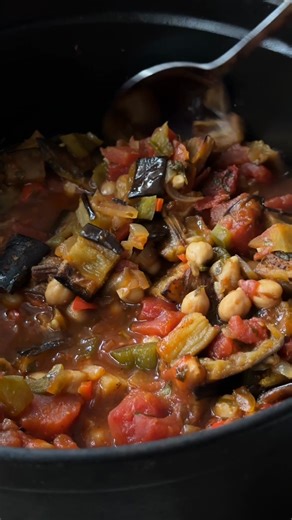 This eggplant chickpea stew recipe is unexpectedly simple and low-stress. It's vegan, gluten-free, and dairy-free – ideal for even the pickiest eaters! https://www.unicornsinthekitchen.com/vegan-eggplant-chickpea-stew/ | Unicorns in the Kitchen