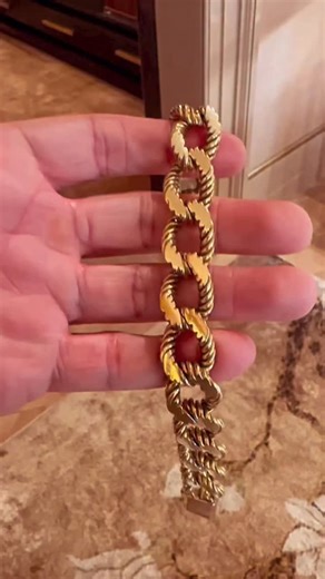 Hermès introduced several iconic solid gold bracelets in the 1960s, most famously the 18k gold Chaîne d’Ancre (Anchor Chain) and stirrup designs. These pieces combined bold, sculptural forms with superb Parisian craftsmanship, establishing Hermès as a leader in luxury jewelry. Their history is deeply tied to collaborations with master goldsmith Georges Lenfant, whose workshop crafted many of the era’s most coveted bracelets. #hermes #hermesjewelry #hermesbracelet #hermeslover #hermesaccessories 