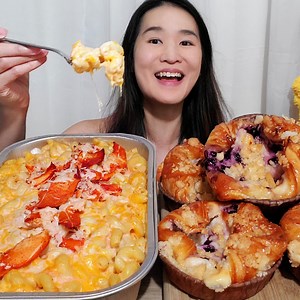 Eating very cheesy and creamy Lobster Mac N Cheese! Also trying their new Blueberry Cheesecake Croissants! #mukbang #asmr #costco #cheeselover #macandcheese #seafood #lobster | Peggie Neo