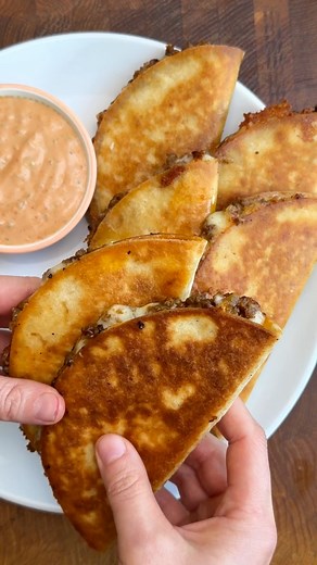 Crispy Beef Tacos 🌮➡️ Recipe ⬇️ #crispytacos #asmr #tacos #beef #beeftacos | Essen Paradies