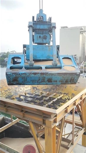 Process unloading wheat from hatch