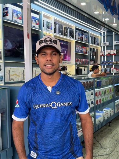 🎮 TEM UM PS4 PARADO EM CASA? ELE VALE UM PS5 NOVO! 🔥 Se você tem um PlayStation 4 encostado, juntando poeira, saiba que ele pode ser a sua porta de entrada pra nova geração 🚀 Na Guerra Games, você usa seu PS4 como parte do pagamento e já sai com um PlayStation 5 NOVO, LACRADO — simples, rápido e sem dor de cabeça 💥 💳 E o melhor: O valor restante pode ser parcelado em até 18x no cartão, com apenas um pequeno acréscimo da maquininha. Ou seja: você troca hoje e começa a jogar agora 🎮🔥 🚨 OPO