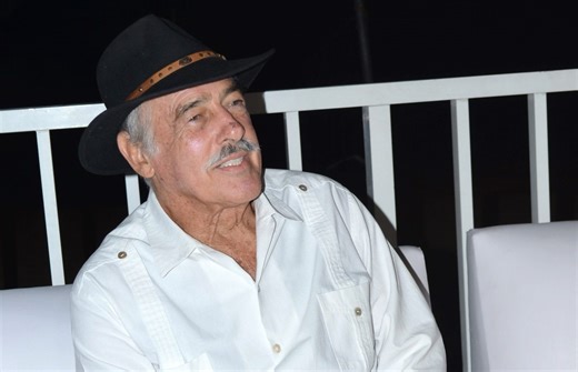 Lanzan a la venta ‘El Paraíso’, una de las propiedades del fallecido actor Andrés García - La Opinión