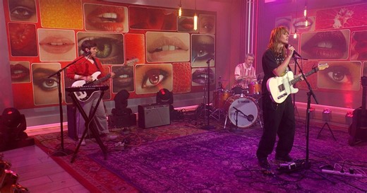 Saturday Sessions: Gordi performs "Peripheral Lover"