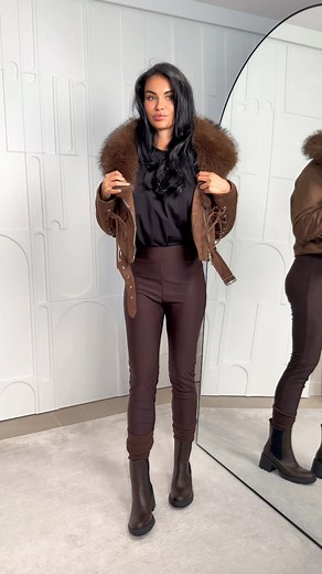 Kurtka PERRIE 🤎Model o zamszowym wykończeniu, o krótszym kroju i z dekoracyjnymi wiązaniami na rękawach. Idealnie dopełni każdą jesienno-zimową stylizację 👌🏻 Nasza propozycja, to połączenie z legginsami ANORIE i botkami LANDANI 😘 LINK DO PRODUKTÓW ➡️ https://varlesca.pl/ubrania/okrycia-wierzchnie/kurtka-perrie-zamszowa-czekoladowa,p-45485 LINK➡️ https://varlesca.pl/ubrania/legginsy/legginsy-anorie-blyszczace-czekoladowe,p-45403 LINK➡️ https://varlesca.pl/obuwie/botki-landani-eko-skora-czekol