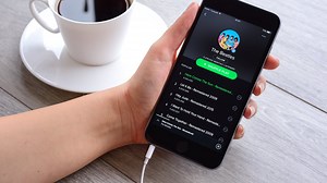 Spotify's New Spanish 'DJ' Function Unveils Enhanced Mixing Tools for Users Spotify's 'DJ' function has been significantly enhanced with the introduction of a new tool, now available in Spanish. This feature allows users to mix songs seamlessly, offering – Archyde
