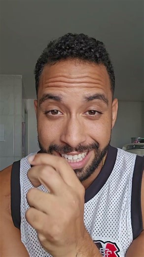 Papagaio no fazendo mergulho de cilindro