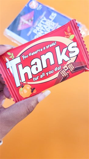 Party favor designers know that the creation process can be tedious, but you pick up tips and tricks along the way to work more efficiently. Below are three things party favor designers are definitely thankful for: 🎉🎉1. PRINTING BORDERLESS: Being able to skip trimming or cutting is definitely a time saver, which means assembly is faster and you can offer faster turnaround time. With letter size Party Printables Paper you can print chip bags borderless, and with 5x7 mini Party Printables Paper 