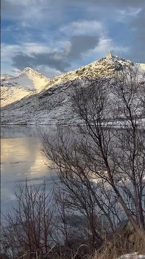 Nordfjordbotn. Surowe piękno norweskiej zatoki. Fjord w słońcu i śniegu. #tromso #norwegia #fiordy