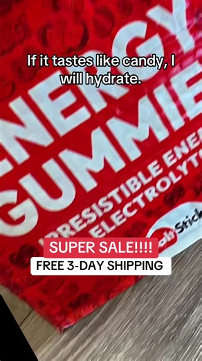 Testing SaltStick Energy Gummies in Sour Pop Rocket for workouts and hydration ⚡️ These electrolyte gummies help replenish what you lose in sweat — without caffeine or chalky drink mixes. Packed with electrolytes and vitamin C, they’re a convenient, travel-friendly way to support endurance, prevent cramps, and keep your energy up during runs, gym sessions, or busy days. Basically, hydration that tastes like candy. Save this for your gym bag 💪 @SaltStick #electrolytes #workoutfuel #gymessentials