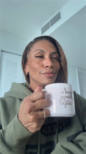 Thais Werner Ifbb Pro Figure on Instagram: "I’m going to try it 🤣🤣👌🏾☕️ #mood #fridayfeels #friyay #goodvibes #smile"