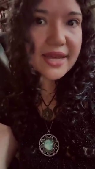 Numi le responde a Lina Franco/Linamandarina8 por sus declaraciones en las que se vuelve a meter con ella diciendo que "se gozó" el correo de Dalas y en donde ademas defiende al obsesionado de Friede.Ahora si que a nadie le cabe duda que Lina es una mala persona que es capaz de estar del lado de Dalas y Javi aunque sean unos enfermos con tal de poder lucrarse de ello en su canal de youtube (el cual muy apenas ven 15 personas).Mis respetos para Numi que no se queda callada ante ese grupo de acosa