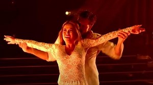 'Dancing with the Stars' Chrishell Stause dedicates a performance to her late parents