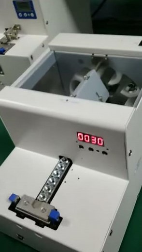 Intelligent automatic screw nut dispenser presenter feeder presenting nut one by one orderly