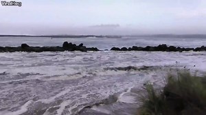 474 reactions · 214 shares | Epic sneaker wave nearly takes a guy out near Coos Bay, Oregon | ViralHog | Facebook