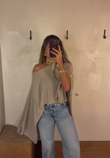 Poncho Outfit Inspiration from Fashion Influencers