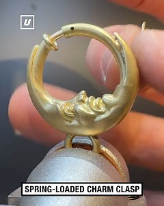 Fiddling with those springs is delicate work! 😮 | UNILAD