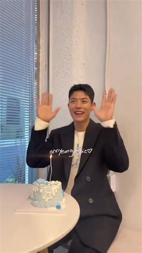 Aquí les dejo este VÍDEO, METRAJE del actor Park Solomon (Su-Hyeok) celebrando su cumpleaños hace poco.... Ah, Eso sí, cerca del set de Filmación 🎬🎥 de la segunda temporada de All Of Us Are Dead / Estamos Muertos 🥹🖤❤️‍🩹🎂🎉🎊 #AllOfUsAreDead #AllOfUsAreDeadNetasflix #estamosmuertos #EstamosMuertos2 #estamosmuertosnetflix #ALLOFUSAREDEADSEASON2 #allofusaredeads2 #allofusaredeadserie #estamosmuertosserie #aouad | Estamos Muertos Fans