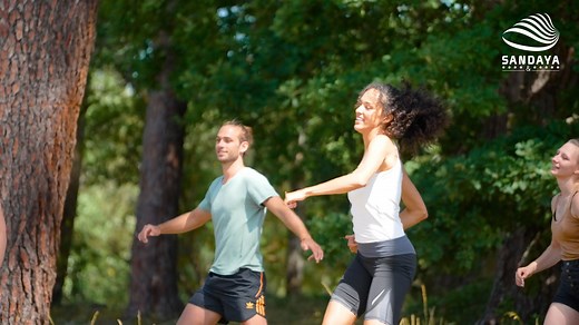 Vous connaissez notre camping landais Lac de Sanguinet ? Installé les pieds dans le lac, à quelques kilomètres seulement des plages de Biscarrosse, ce camping ravit les amoureux de séjour au vert et d’activités en plein air ⛵🌲🌊 Découvrez ou redécouvrez-le en vidéo juste ici 👇 | Campings Sandaya