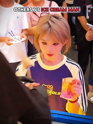 Normal Customer vs Sigma Girl 🗿🍦