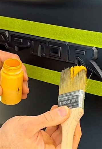 Ford Ranger Raptor: Smart Emblem Color Change Technique
