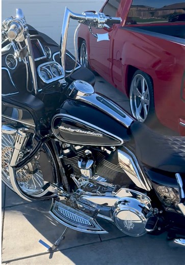 *FOR SALE* 2020 HD Road Glide $22,000 No Trades Factory 47 handle bars Factory 47 front and rear crash bars American suspension air ride front and rear Message me for any other questions #vicla #viclas #harleydavison #harleydavidsonlifestyle #factory47