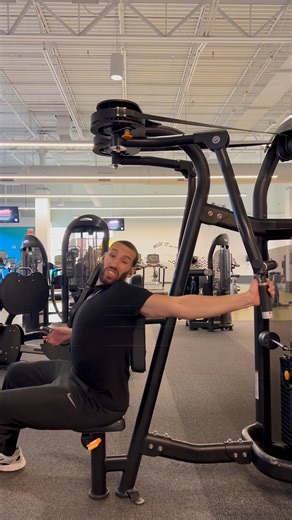 How To Use The Pec Fly Machine