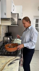 116K views · 1.1K reactions | Como la laguna, ninguna!!!Algo que se disfrutamos en esta temporada es la gastronomía y para ejemplo una deliciosa capirotada 不 y torrejas寧Bendecido viernes para tod@s ! | Marina Vitela | Facebook