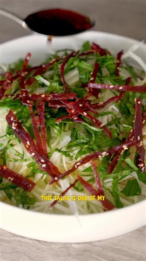 you’ve heard of elf on a shelf but have you heard of goi du du? comment save, and ill send you the link the the printable recipe directly to your dm’s! https://feedthepudge.com/vietnamese-green-papaya-salad-goi-du-du/ | feedthepudge
