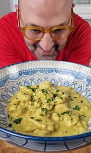 252K views · 5.2K reactions | Pollo al curry favoloso! Ingredienti per 4  700 gr di pollo 1 cipolla bianca 400 ml latte di cocco (per cucina) 70 ml latte 70 gr maizena 2 cucchiai di curry cumino q.b. sale q.b. olio evo q.b. coriandolo o prezzemolo #ricetta #curry #Pollo | I fornelli di Max | Facebook
