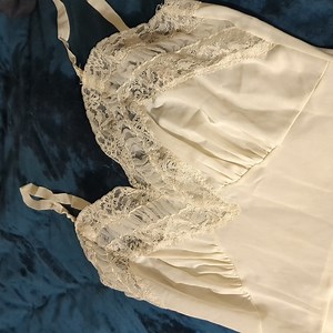 Vintage slips bundle of 2- app. Size medium