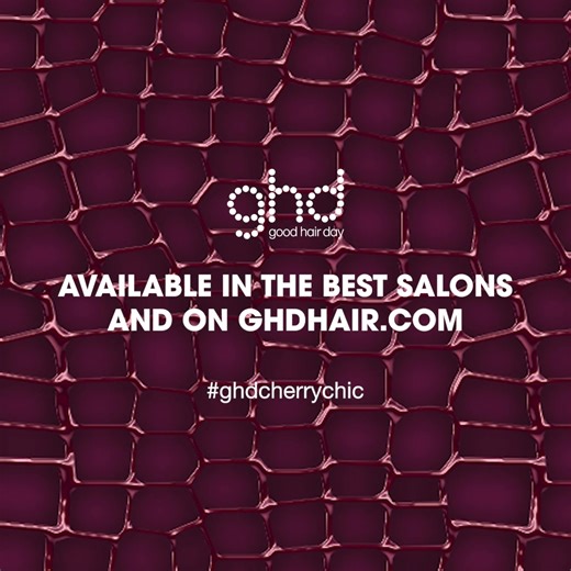 Good hair days = the ultimate Christmas gift with the NEW ghd Platinum straightener gift set complete with complimentary luxury bag and brush worth R1460. 🎄 | ghd