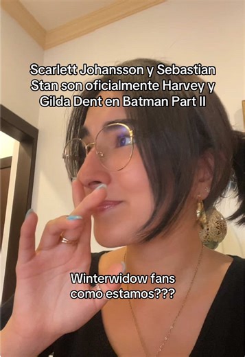 Scarlett Johansson y Sebastian Stan como Harvey y Gilda Dent