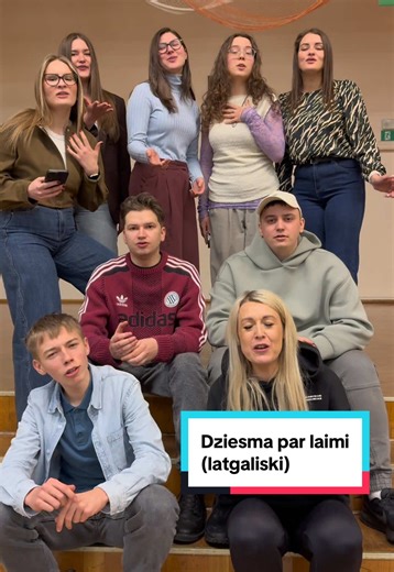 Rēzeknes oranžais koris arī latviešu dziesmas dzied latgaliski😍 #KoruKari