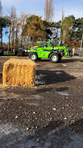 Make sure you catch the live demonstrations throughout the day at the Midlands Machinery Show! Here's what's on and when at Newark Showground - it all starts early, so don't miss out 👇 ⏰ 10am & 12.30pm: Fentons of Bourne Ltd will be demonstrating the Avant tractor and the Greenmech wood chipper ⏰ 10.30am & 1pm: Chandlers (Farm Equipment) Ltd will be showcasing the capabilities of the new Michelin Tweel Tyre on UTVs and quad bikes ⏰ 11am & 1.30pm: Russells are demonstrating the New Horizon Drill