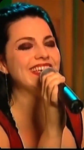 evanescenceworldarg on Instagram: "Evanescence - Bring Me To Life live 2003 AOL Acoustic sessions"
