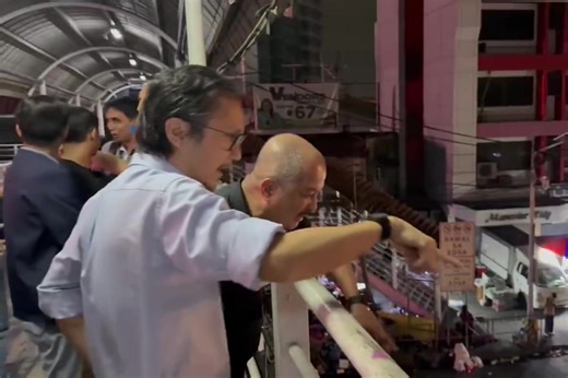 WATCH: DPWH Sec. Vince Dizon inspected on Thursday morning the ongoing rehabilitation of EDSA. Dizon said Phase 1 of the rehab project, from Roxas Blvd to EDSA Orense, is already 40 percent complete. | via Andrea Taguines, ABS-CBN News 📹: DPWH | ABS-CBN News