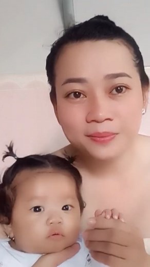 Mom feeding to baby at home every day #breastfeeding #cutemom #cutebaby #baby #CuteBabyBreastfeeding #Startingbreastfeeding # baby feeding mother milk #howtofeedanewbornbaby #Breastfeeding (3) | SPN DAILY