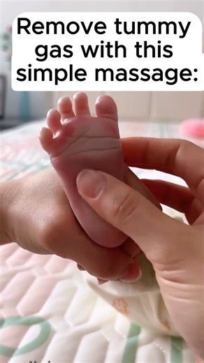 The Cozy Knights on Instagram: "👣 Gassy, fussy baby? Try this gentle foot trick 💨✨ A simple touch can help ease tummy discomfort. By gently stimulating specific points on your baby’s feet, you can support digestion and help release trapped gas — naturally and calmly. How to do it: 🦶 With soft pressure, glide from the heel up toward the toes (this area links to the stomach and intestines) 🌀 Continue for about 30 seconds on each foot 💛 Extra calm: add skin-to-skin contact and quiet music Go s