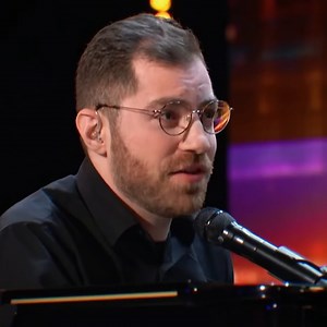 262K views · 2.9K reactions | Nervous singer SHOCKS the crowd with one-of-a-kind audition | The Audition Show's | Facebook