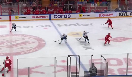 Станислав Галиев! UPD. Положение вне игры у Вадима Шипачева, гола нет. #динамоминск #кхл #хочуврек #recommendations #хоккей @HC Dinamo - Minsk