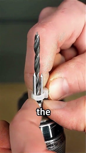 Self-tapping screw as a driver bit? Stripped screw problem solved in a second! 🔩⚡ #DIYGadget