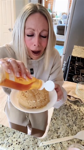 Maggie Topham | 🍪 Cookie Muffin Cake for Dummies (Protein Edition) Because sometimes you want dessert… but you also want muscle. 💪 Ingredients (one bowl,... | Instagram