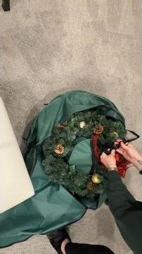 Features we love about this storage bag BlessedSeason Wreath Storage Container, Christmas Wreath Sto