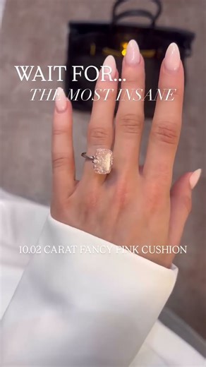 Anytime we share loose fancy-colored stones, the DMs go wild so of course we had to show you this.