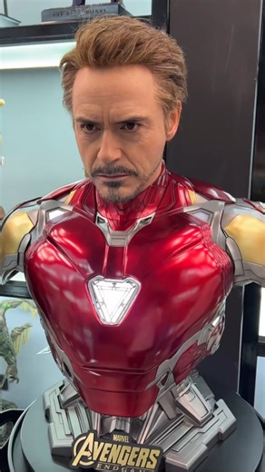 Robert Downey Jr Iron Man 1/1 Bust Looks Epic