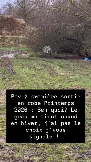 Le gras tient chaud ? ⬇️ #humour mais.. Voici un comparatif Graisse vs muscle pour tenir chaud : 🧈 Graisse sous-cutanée → rôle principal = isolation → ralentit la perte de chaleur → consensus en physiologie du froid : plus l’épaisseur de graisse sous-cutanée est élevée, plus la perte thermique est lente (observé chez nageurs en eau froide, expositions contrôlées). 💪 Muscle → rôle principal = production de chaleur → frisson = contractions musculaires = thermogenèse → plus de masse musculaire = 