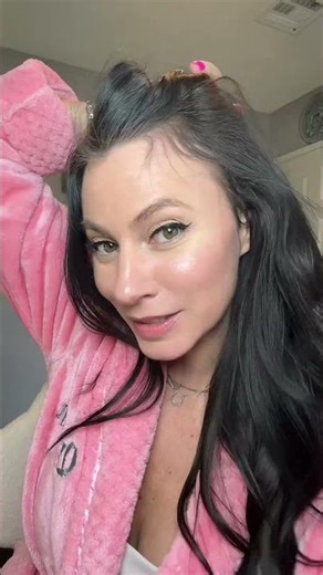 I Finally Found a Dry Shampoo That Doesn’t Leave a White Cast on Dark Hair